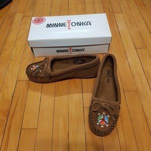 Minnetonka Beaded Moccasin Size 7 (fits like size 8)